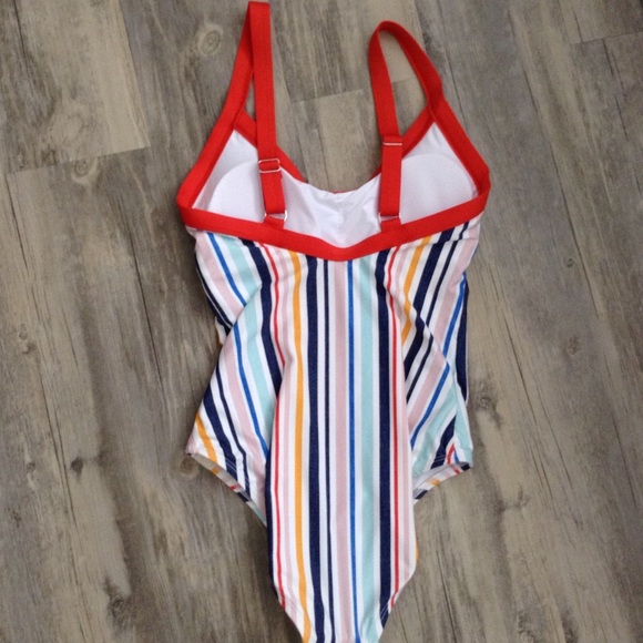 Splendid One Piece - Picture 4 of 6